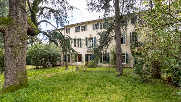 SUGGESTIVA DIMORA STORICA A POCHI KM DA TREVISO